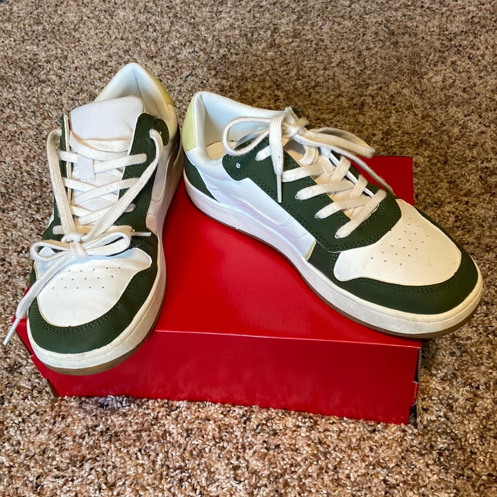 American eagle women’s tennis shoes